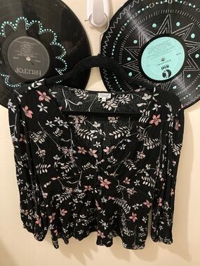 Black Floral Button-Front v neck cropped Blouse with Pink & Cream Accents